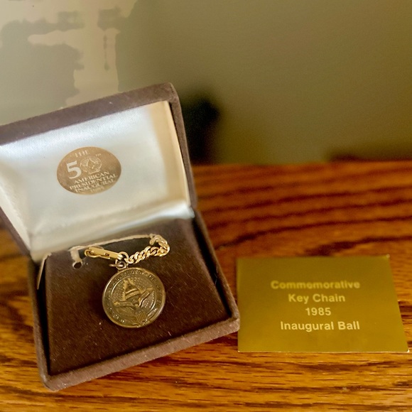 COLLECTORS ITEM -President Ronald Reagan - Picture 1 of 4